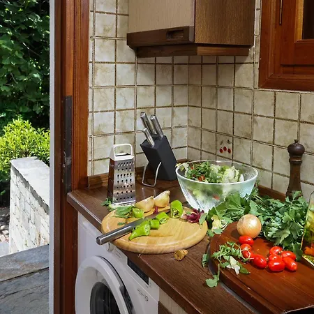 Annelies Pelion * Káto Lekhónia